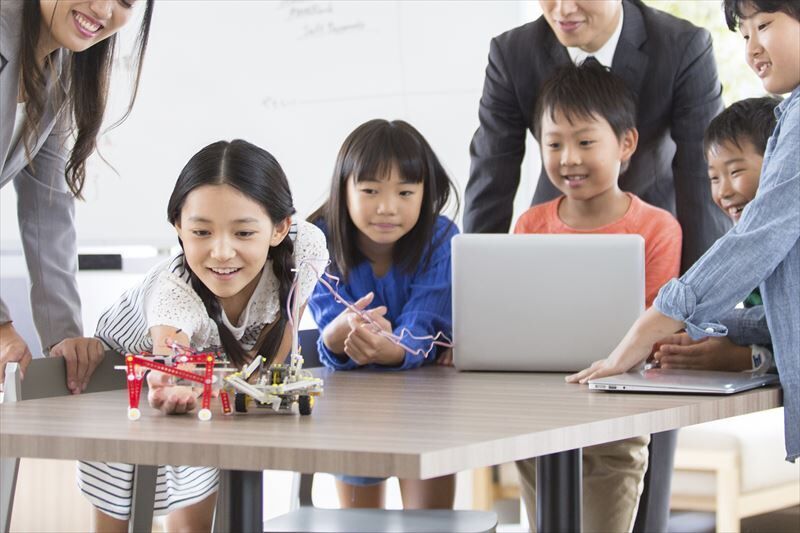 小学生がロボットプログラミングを学ぶメリットは