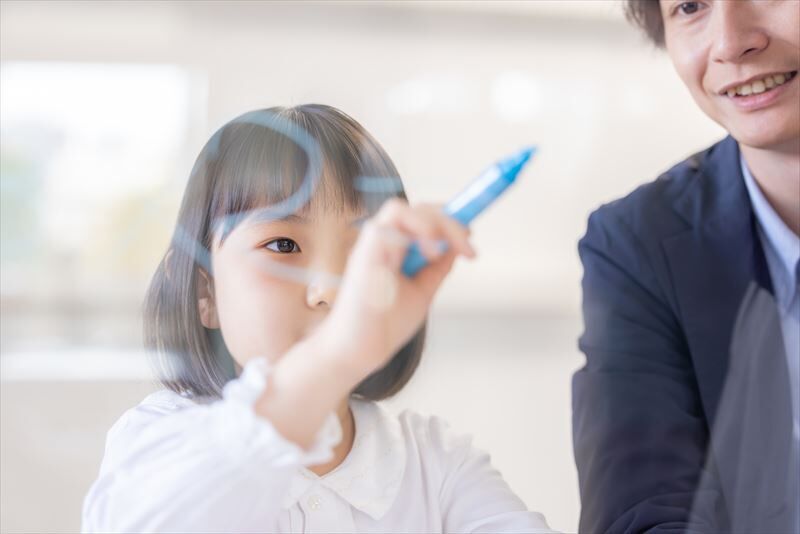 小学生の塾は何歳から通うべきか
