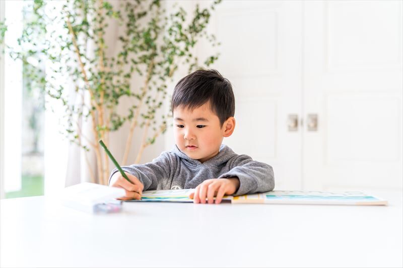 子どもへの読み書きはいつから教えるべき？