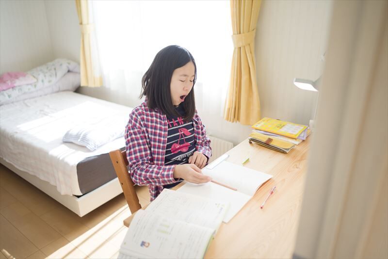 勉強中に眠いときの対策について